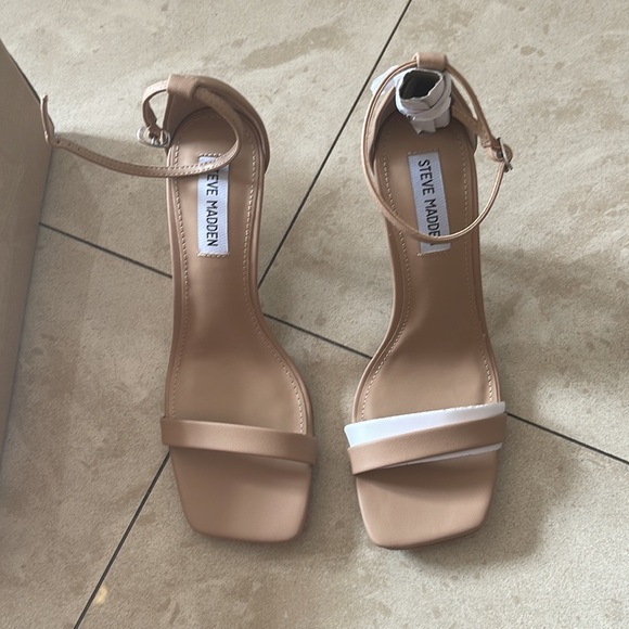 STEVE MADDEN WOMEN HEEL SANDAL - Picture 9 of 10